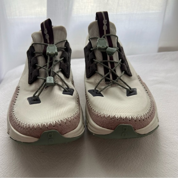 ON Cloudaway Hiking Sneaker - Picture 2 of 13